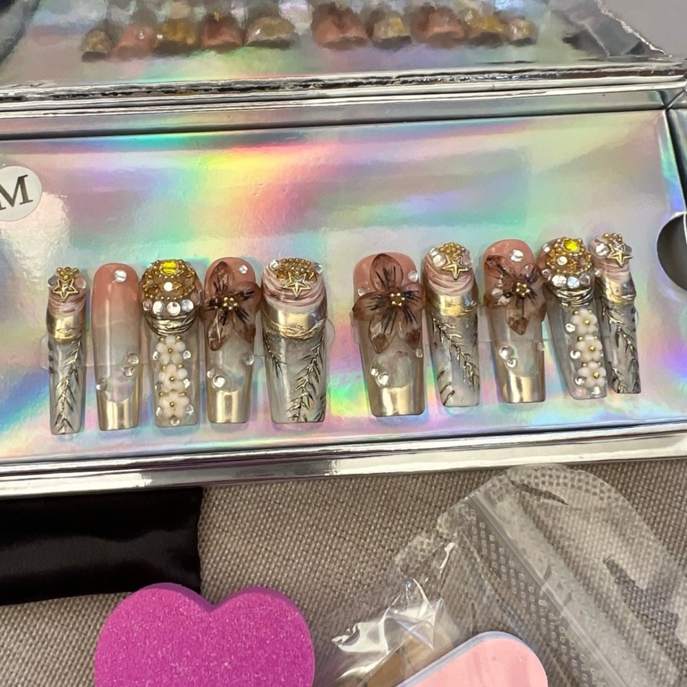 Kismizzle Handmade Acrylic PressOn Nails - Mid Length Square Size Med.